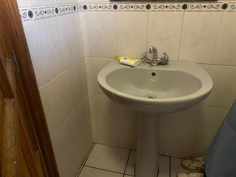 5 Bedroom Property for Sale in Balmoral Eastern Cape